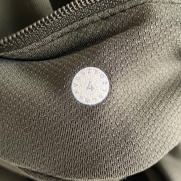 Lululemon 23” crops - Picture 8 of 9